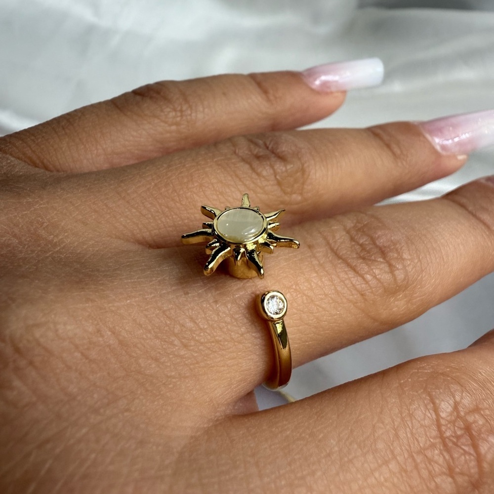 New! 18K plated gold Sunburst Pink Floral Stainless Steel Ring - Picture 7 of 11